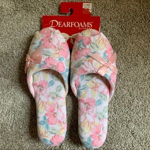 BRAND NEW! DEARFOAMS Floral Slippers